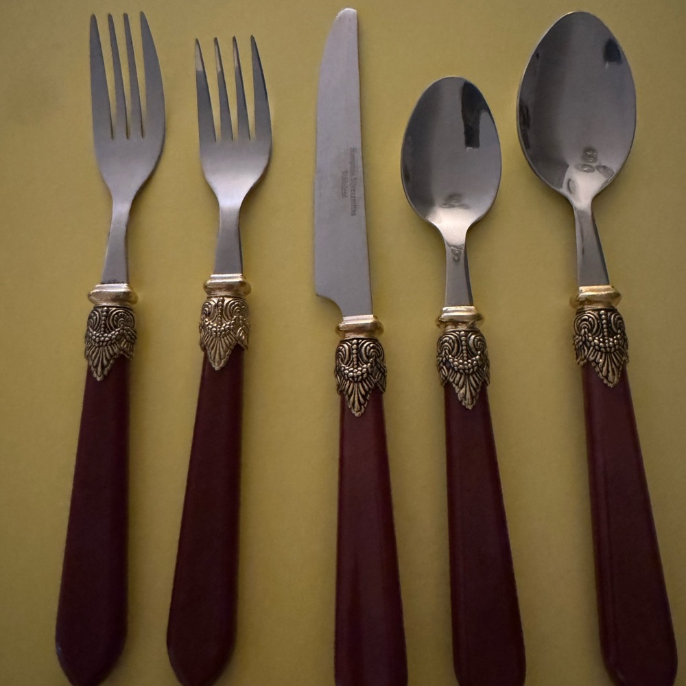 Hampton Silversmiths Stainless ‘Stella’ Maroon/Gold Trim Silverware Flatware